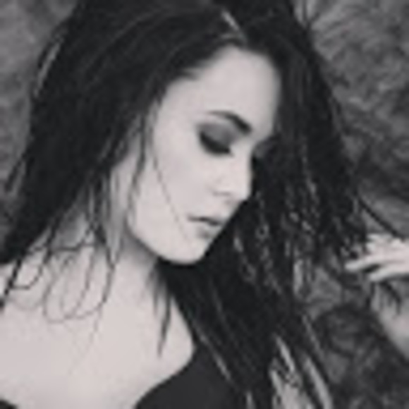 Meet your Posher, Annie - Picture 1 of 1